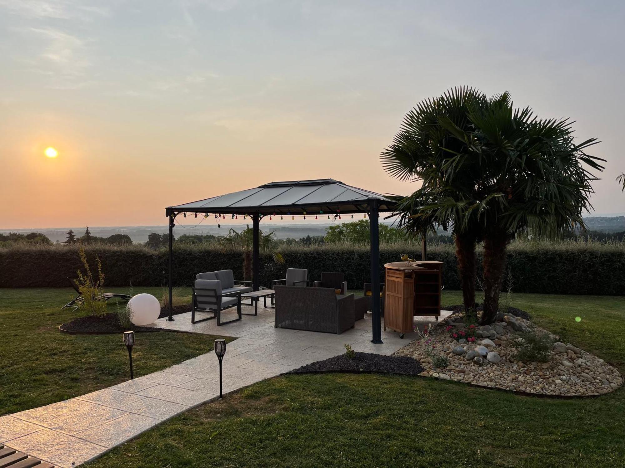 Hotel Le Kolibri Tournus Bagian luar foto