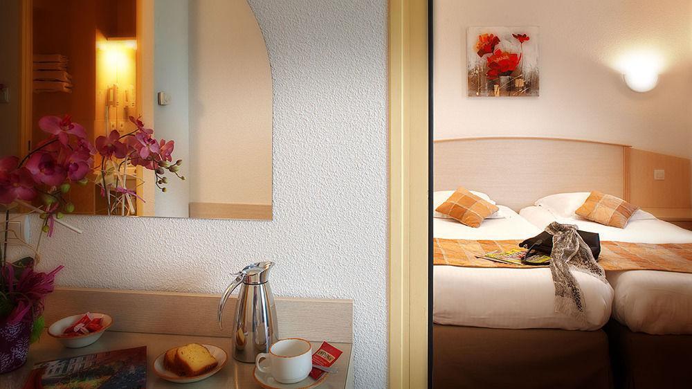 Hotel Le Kolibri Tournus Bagian luar foto
