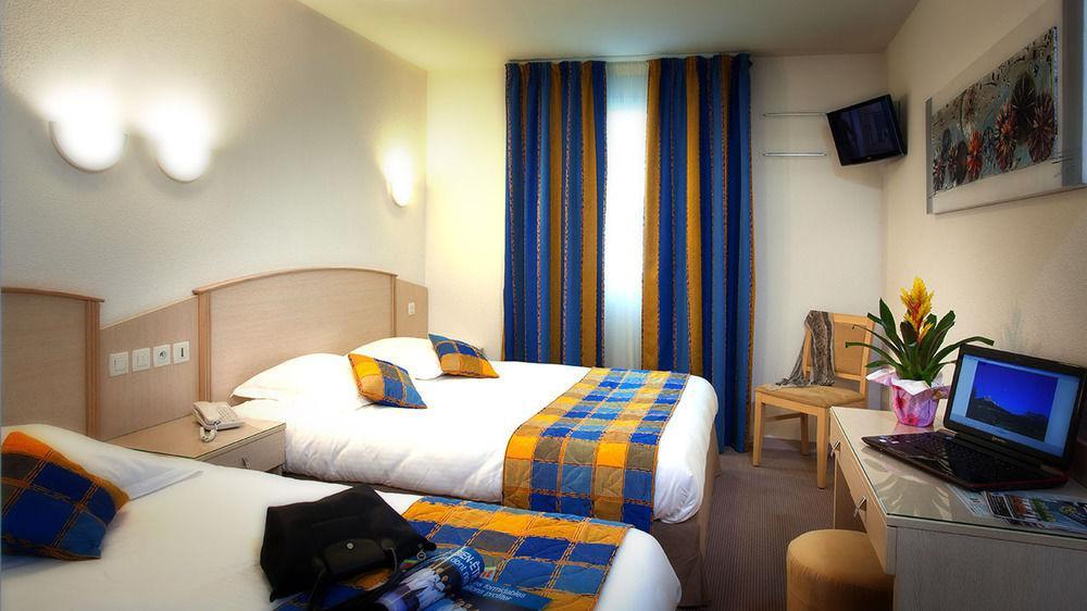 Hotel Le Kolibri Tournus Bagian luar foto