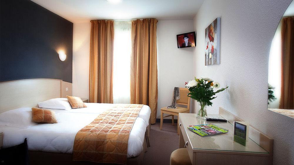Hotel Le Kolibri Tournus Bagian luar foto